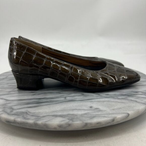 Magdesians California Heels Womens 5.5 Bronze Croc Embossed Closed Toe Career - Picture 2 of 11